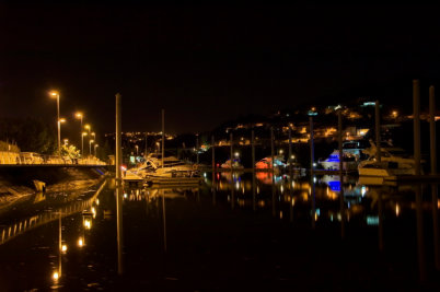 Hafen Entre os Rios bei Nacht.